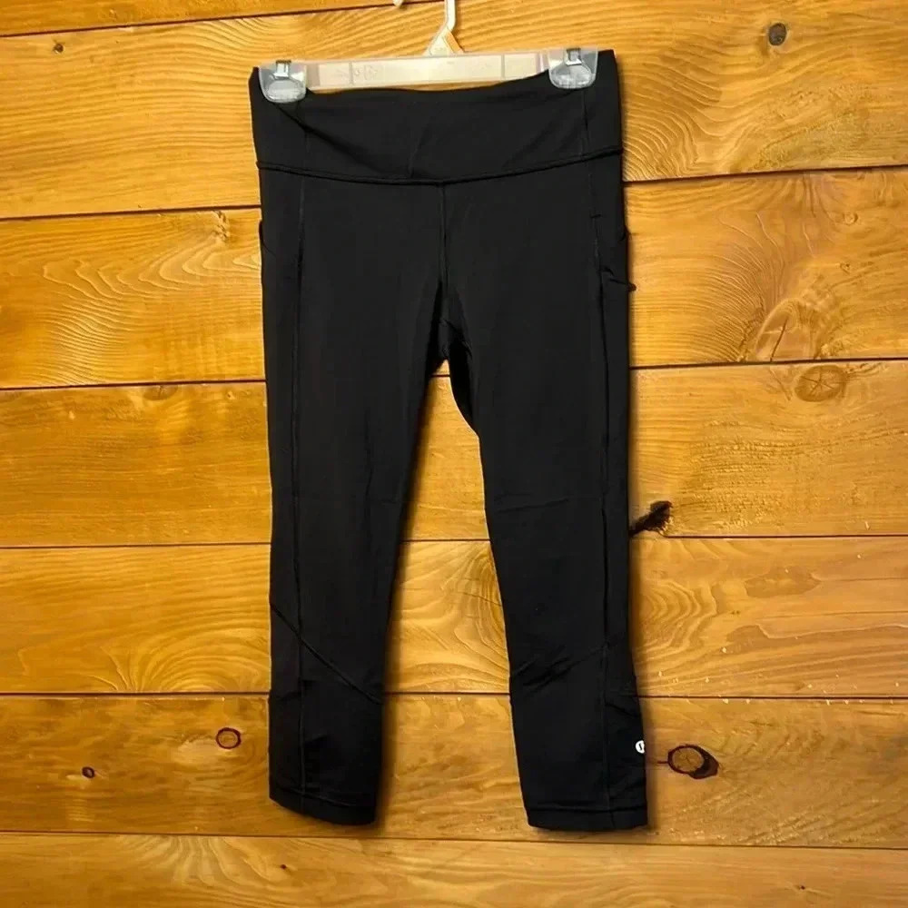 Lululemon Black Cropped‎ Leggings 6 Side Pockets Athletic Capri Pants Yoga